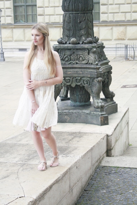 Franziska Elea Sommer 2015 Blogger München Lifestyle Fashion Mode Spitzenkleid Tüllkleid weiß Munich