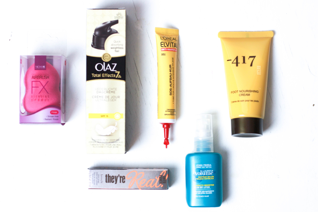 Glossybox Beautyblogger Beauty Box Abo München Fashionblog Modeblog Franziska Elea Olaz John Frieda Benefit deutsche Blogger Instagram Produkte testen