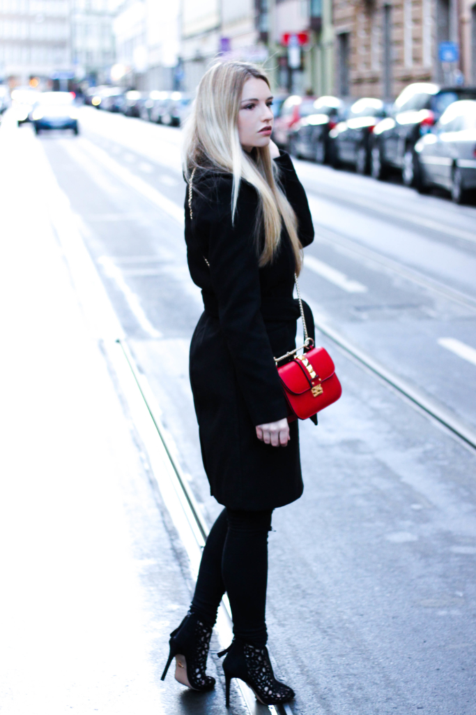 Modeblog Fashionblog München Franziska Elea Janiko High Heels Modeblogger Fashionblogger deutsche Blogger Instagram Blog Munich Mantel H&M All Black