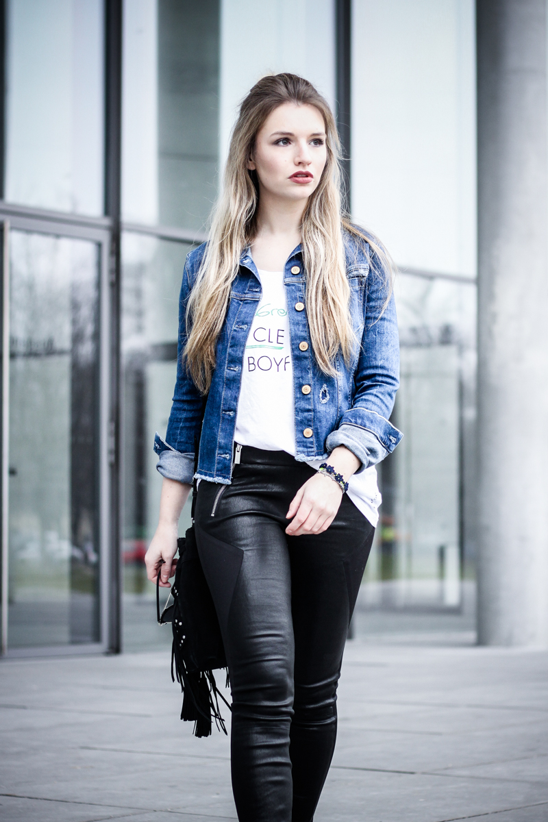 Franziska Elea Mode Blog München Fashionblogger Modeblogger Berlin Instagram Guess Jeansjacke Ash Ledereggins Style Half Bun deutsche Blogger Cruciani Armband Superga Sneakers Frisur