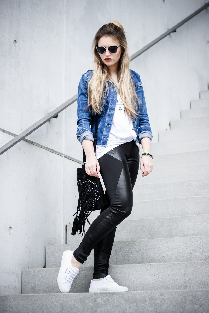 Franziska Elea Mode Blog München ootd Outfit Look Style Fashionblogger Modeblogger Berlin Instagram Guess Jeansjacke Jeans Ash Ledereggins Style Half Bun deutsche Blogger