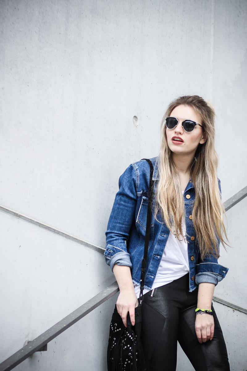 Franziska Elea Mode Blog München ootd Outfit Look Style Fashionblogger Modeblogger Berlin Instagram Guess Jeansjacke Jeans Ash Ledereggins Style Half Bun