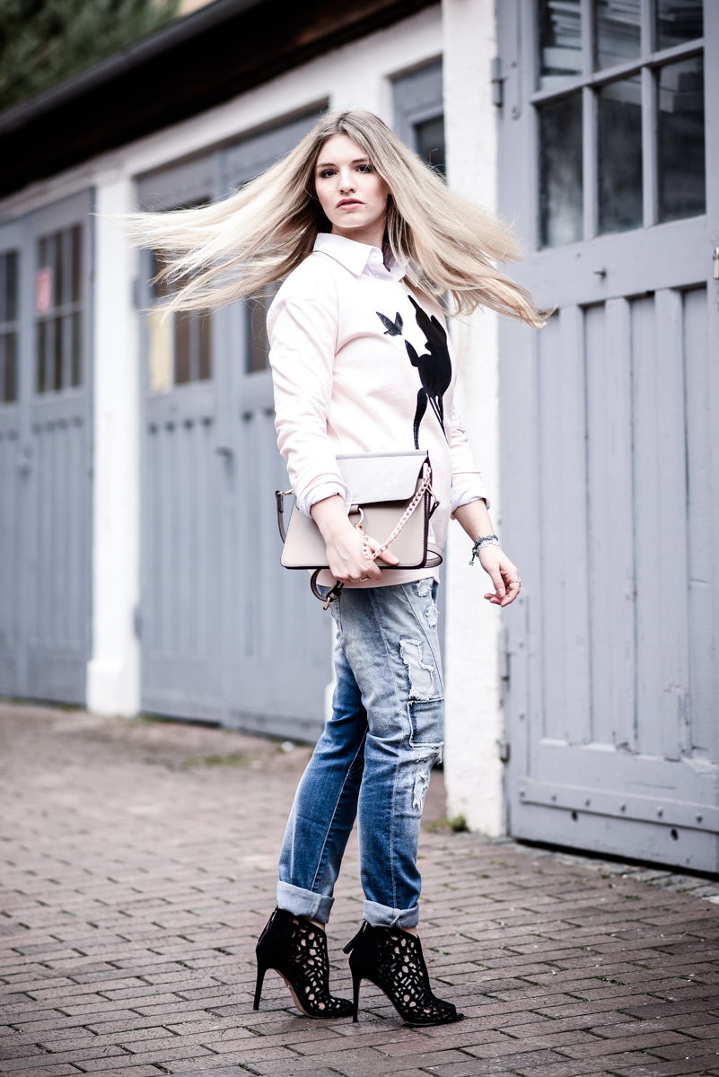 Franziska Elea Outfit Boyfriend Jeans Blue Monkey Sweater Quantum Couture Bambi Mode Blogger München Berlin Streetstyle Sassyclassy Chloé Lookalike