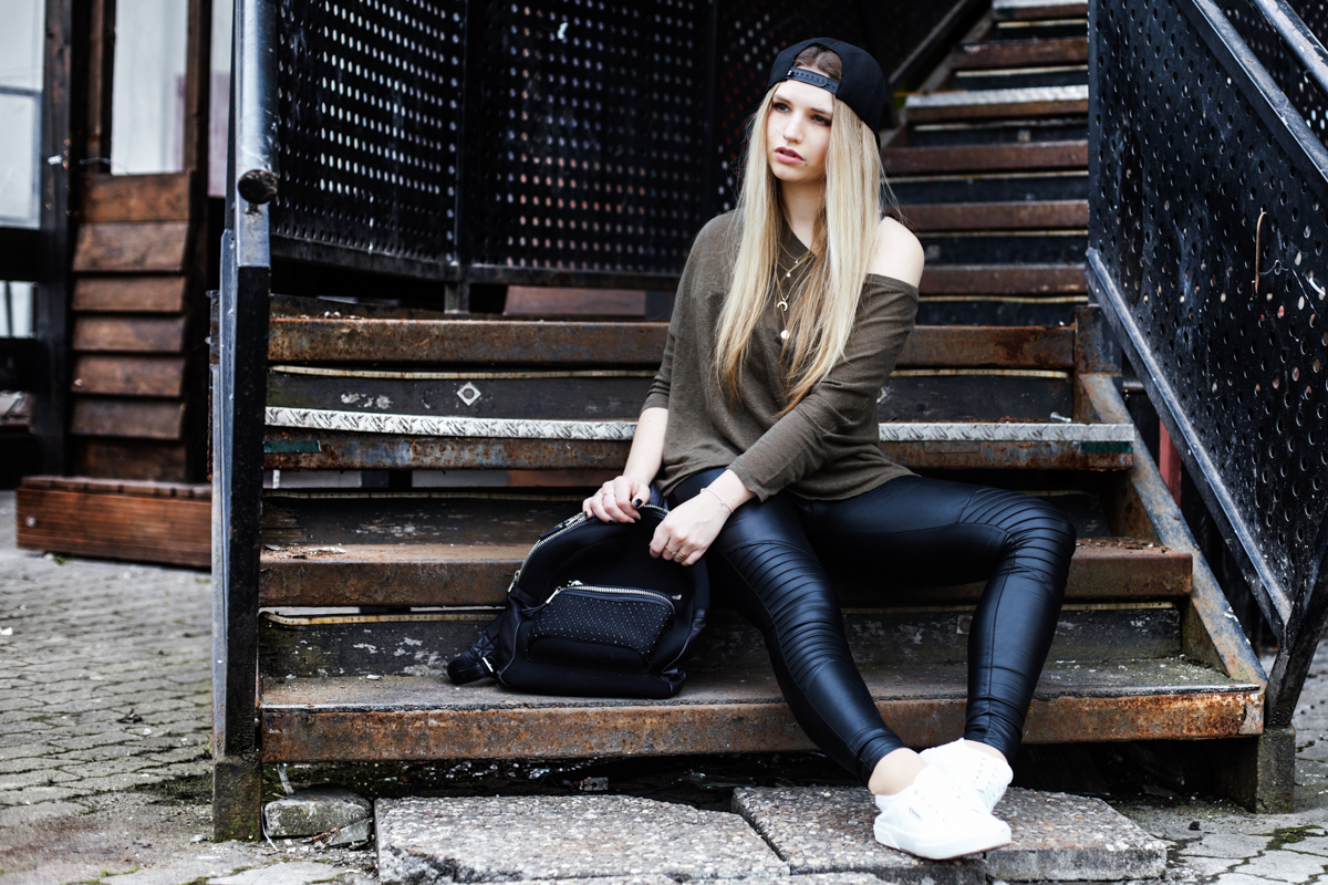 Franziska Elea Blogger Mode Lifestyle Beauty Outfit Kombination Snapback Cap Ash Rucksack American Vintage Lederleggins München Fashionblog