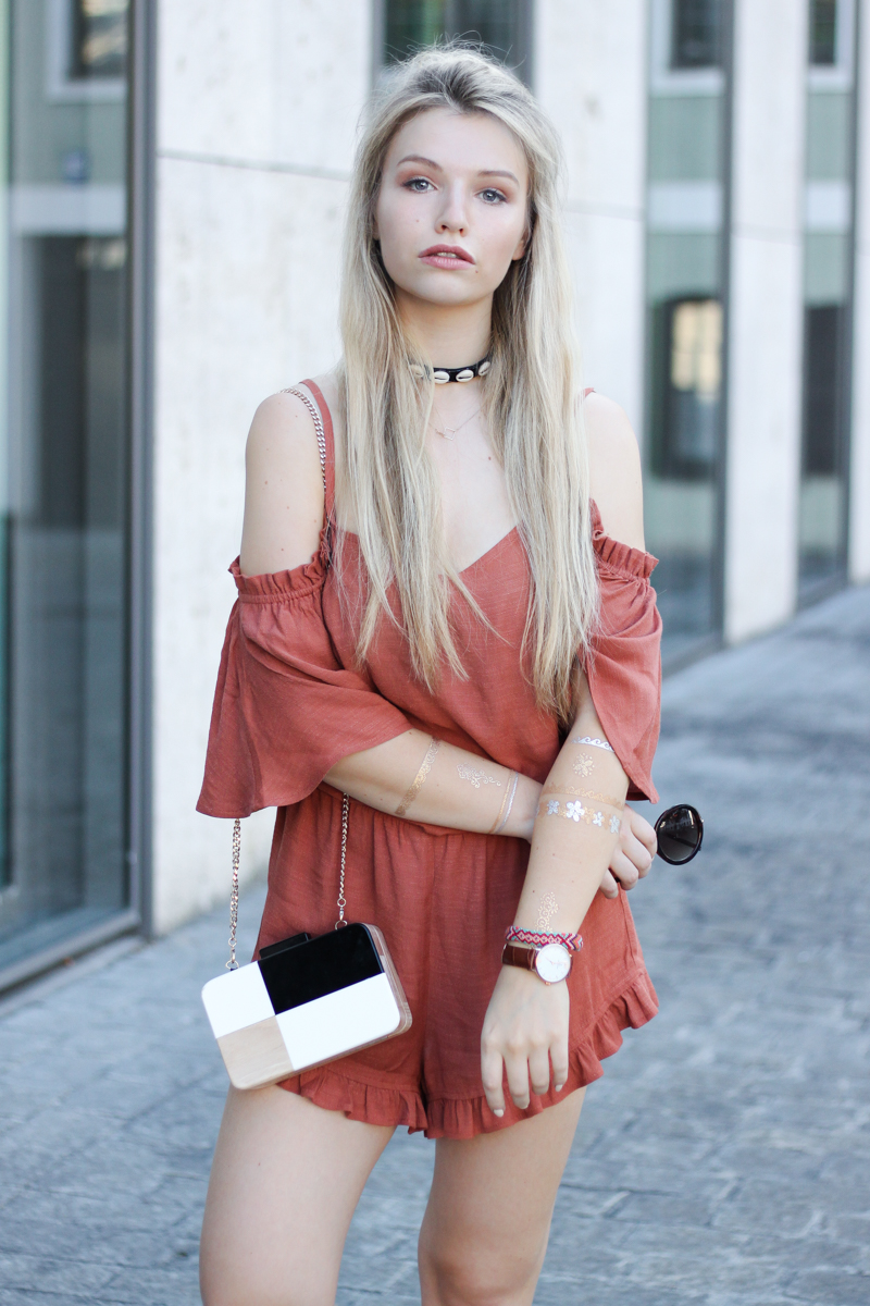 Franziska Elea deutsche Blogger Modeblog Fashion Blog München Jumpsuit Playsuit Mango Details New Look Halsband Flash Tattoos Sonnenbrille