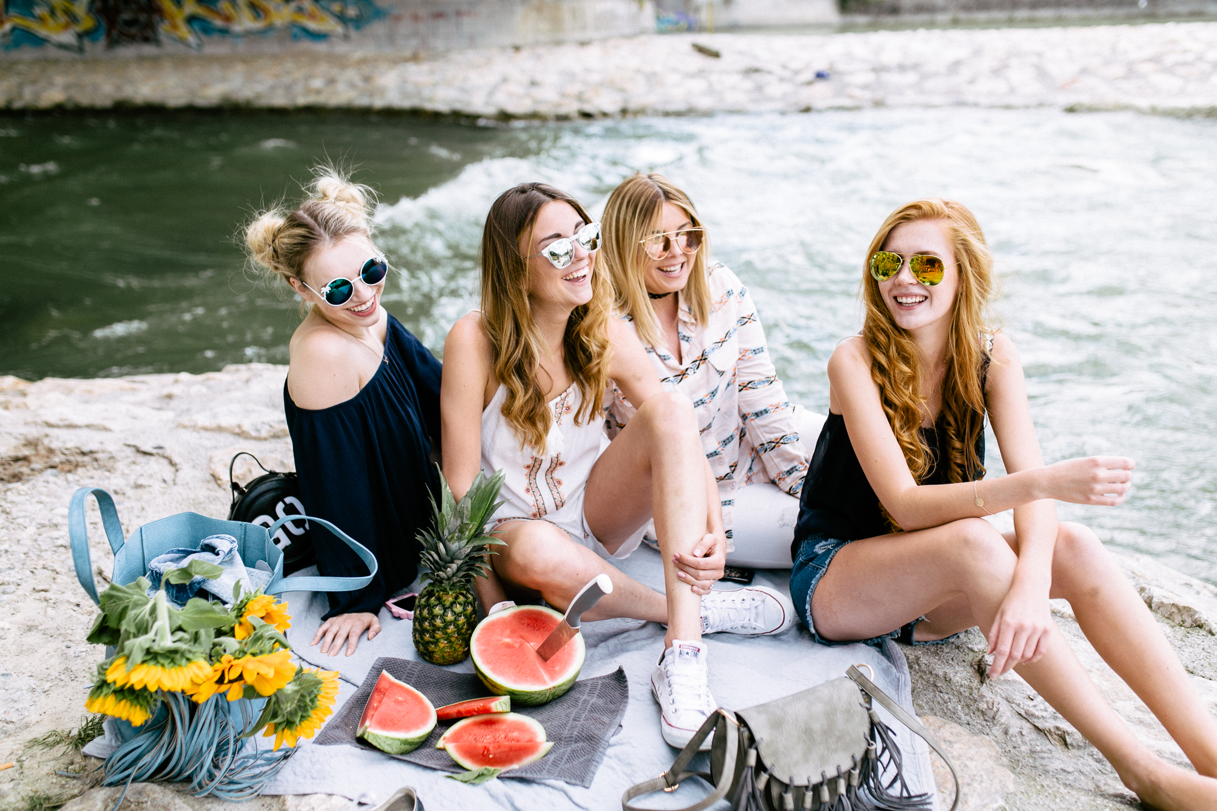 Franziska Elea deutsche Blogger Squad Mädels Picknick Wassermelone Ananas Sommer Outfits ootd Girls Freundinnen