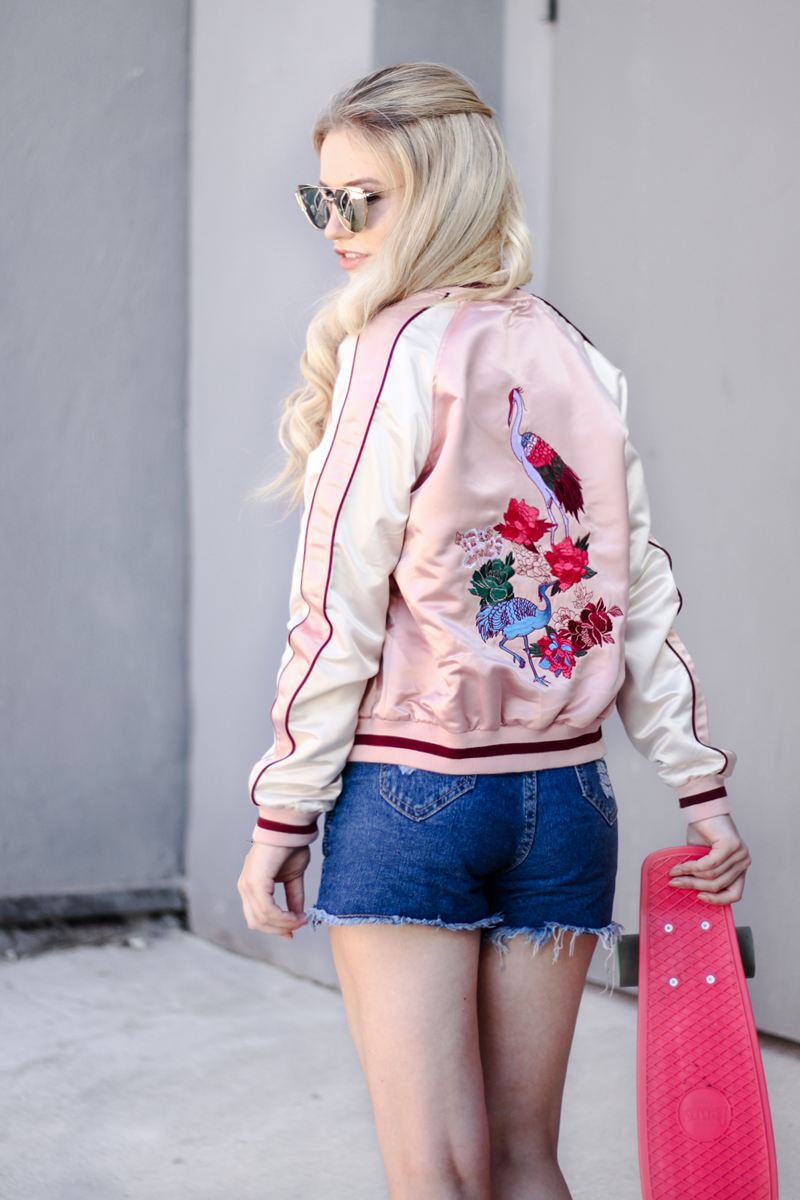 Franziska-Elea-deutsche-Blogger-Modeblog-Fashionblog-München-Bomberjacke-Satin-Locken-blonde-lange-Haare-Glätteisen-Lockenstab-Hairstyle