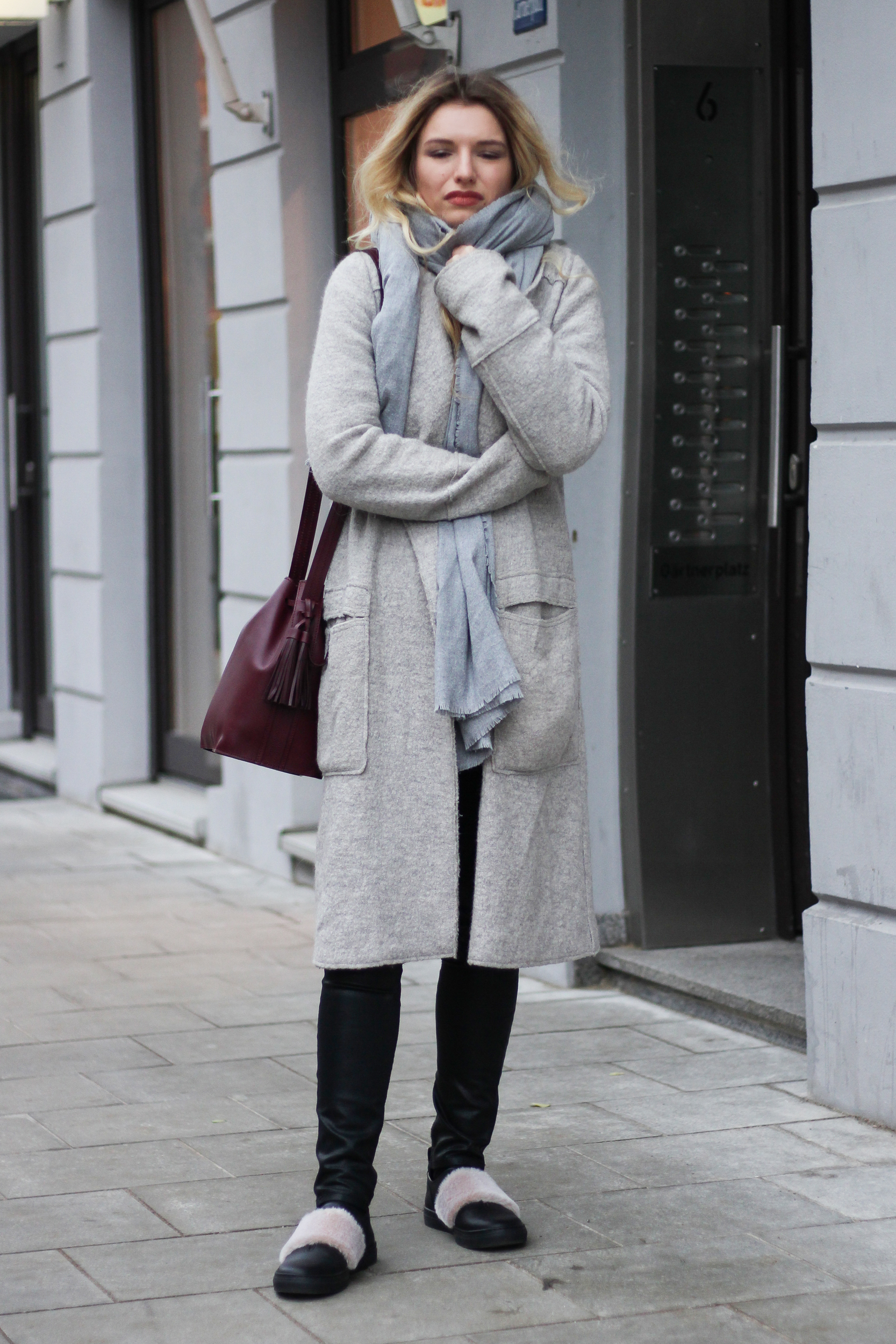 franziska-elea-blogger-aus-muenchen-fashionblog-mode-blog-streetstyle-mantel-von-zara-grau-bodenlanger-coat-outtakes-haessliche-fotos-peinliche-bilder