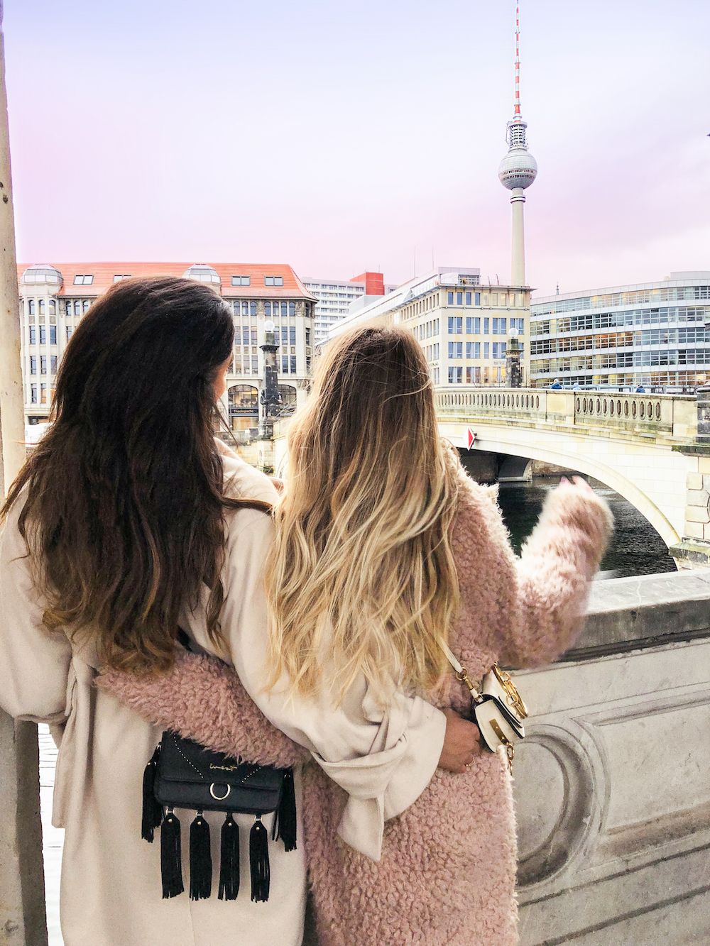 Franziska Elea Fashionblog Berlin Fashionweek Fernsehturm tumblr inspo Julia Steyns Freundschaft Shooting